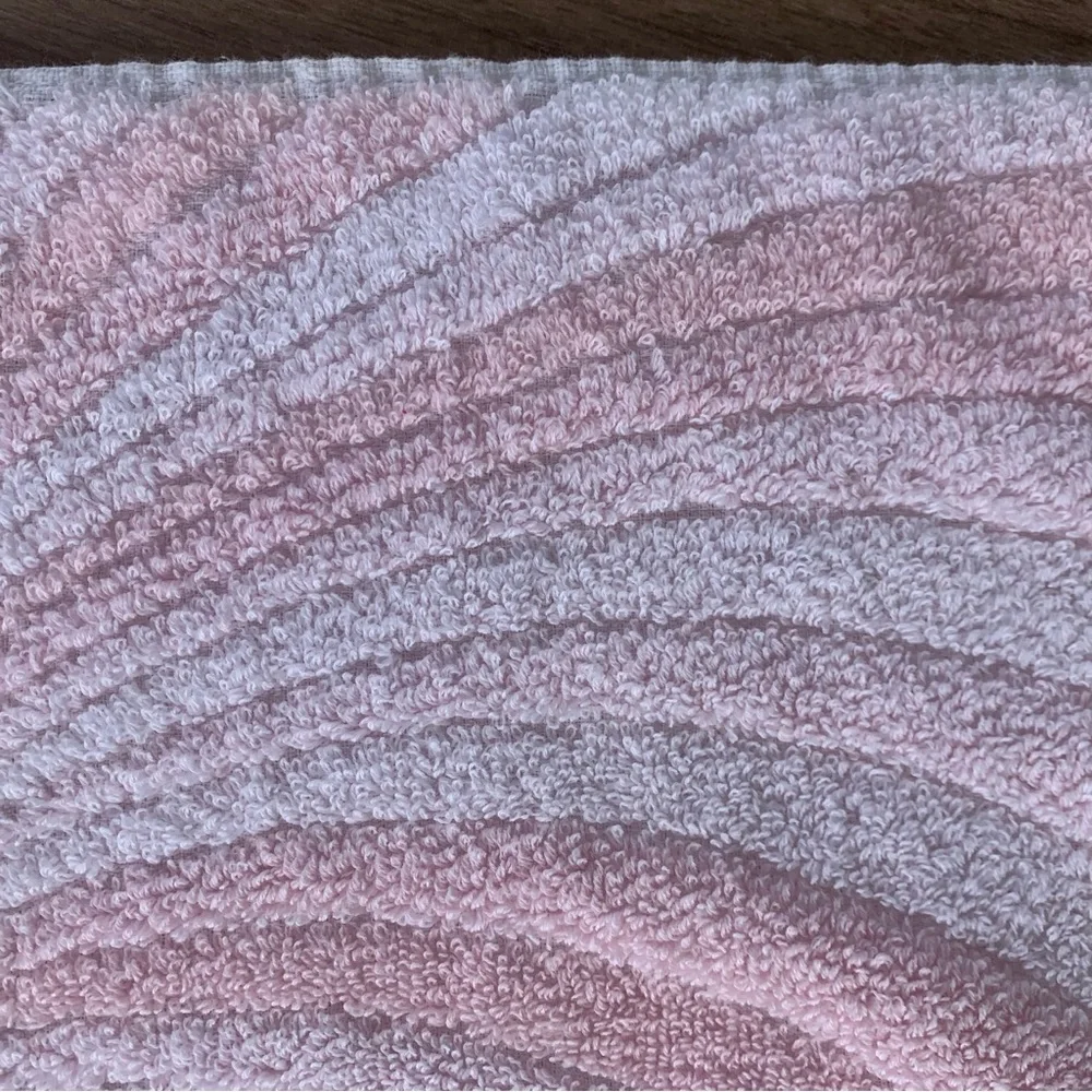 Vintage Pink And White Hand Towels Lot Of 3 For Kitchen Or Bathroom Different Sz